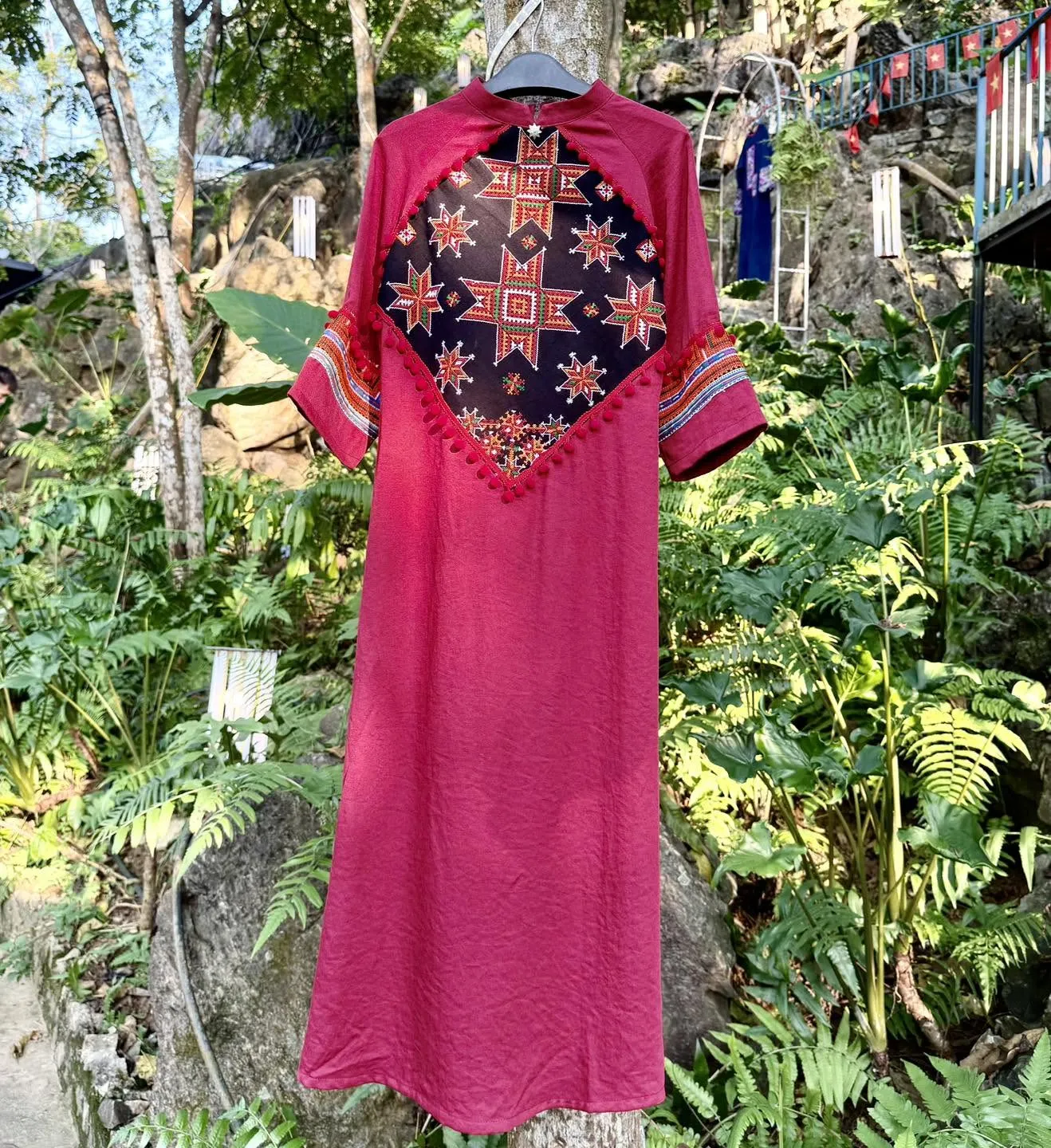 Áo dài Sao Đỏ – áo dài thổ cẩm Lam Chàm